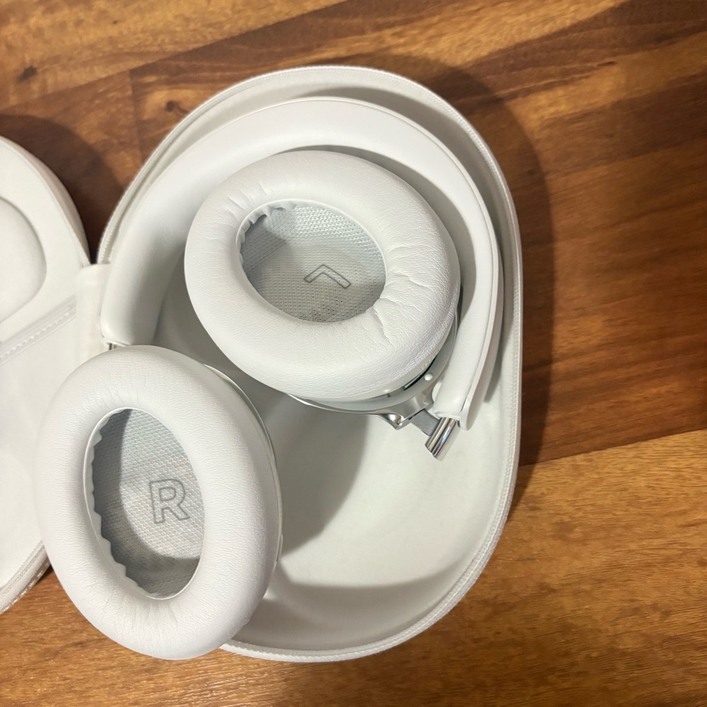 Bose Over-Ear Headphones White/Silver Quiet comfortable ultra noise cancellation - Picture 4 of 5